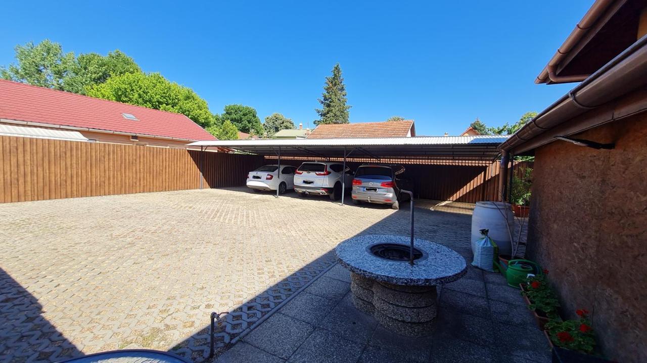 Ada Apartmanhaz ハイデゥソボスロー エクステリア 写真