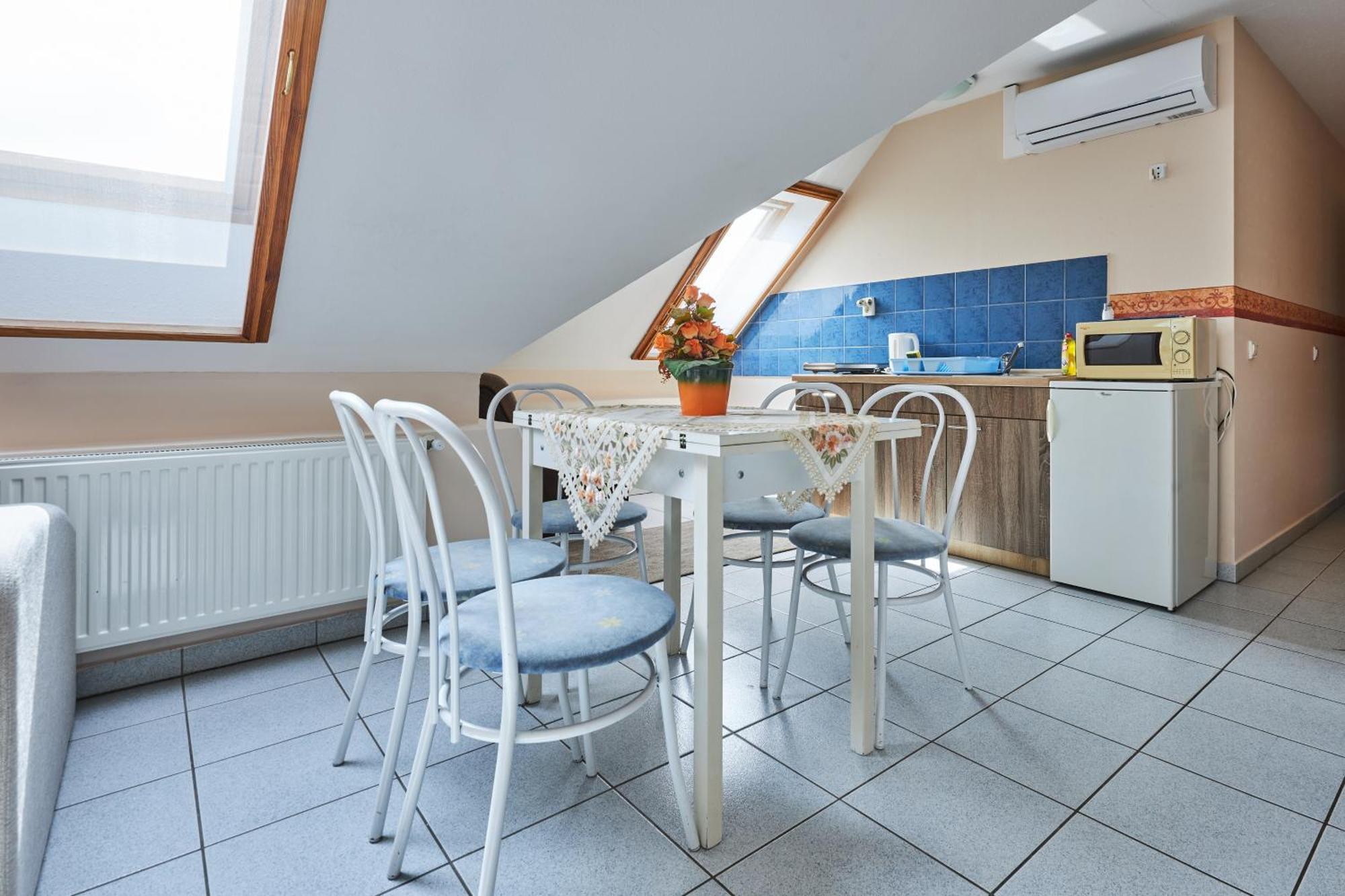 Ada Apartmanhaz ハイデゥソボスロー エクステリア 写真