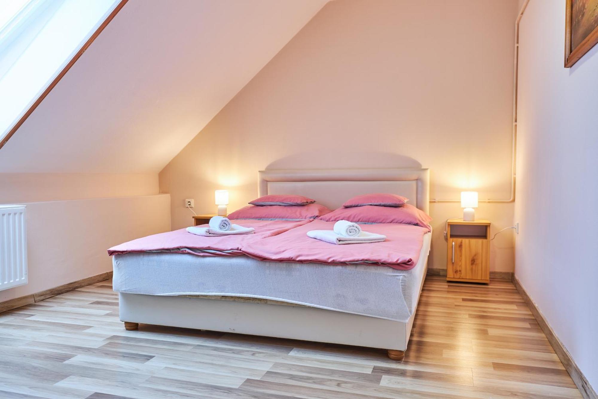 Ada Apartmanhaz ハイデゥソボスロー エクステリア 写真