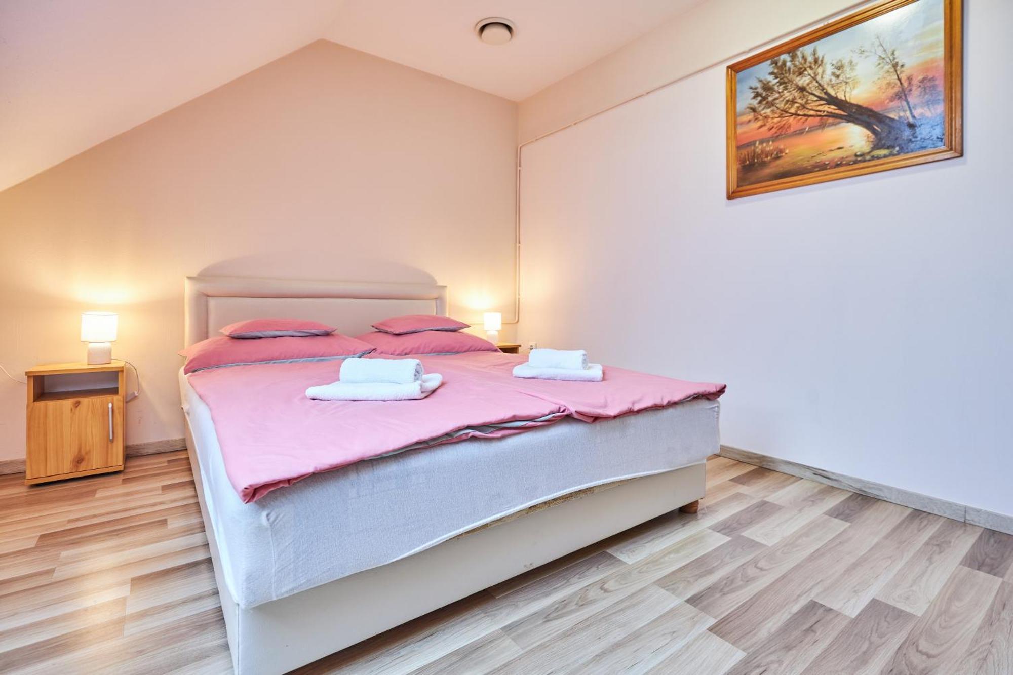 Ada Apartmanhaz ハイデゥソボスロー エクステリア 写真